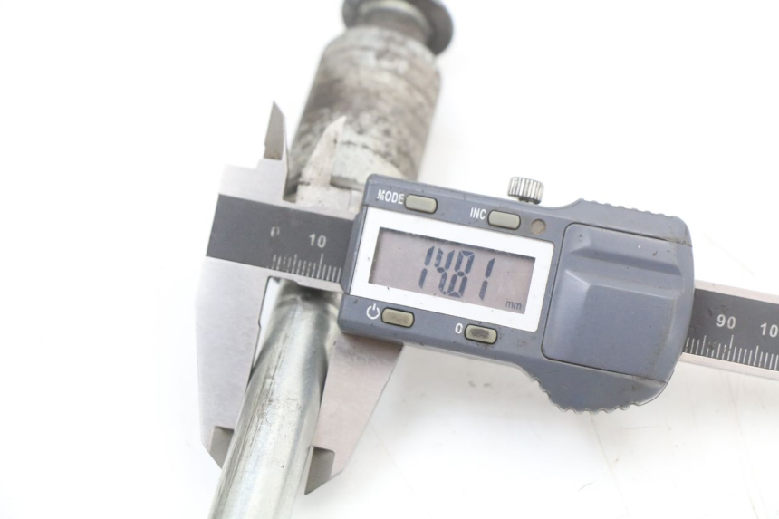 photo de AXE ROUE ARRIERE ASTOR ORCAL 125 (2015 - 2017) - Autre angle de vue