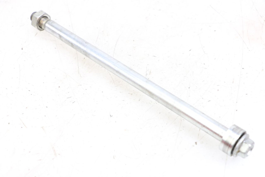 photo de AXE ROUE ARRIERE ASTOR ORCAL 125 (2015 - 2017) - Gros plan technique