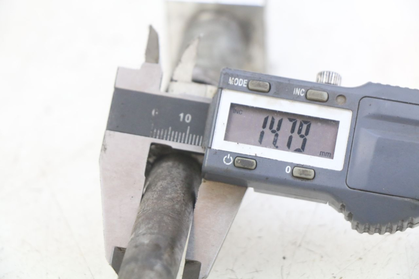 photo de AXE ROUE ARRIERE YCF PILOT 125 - Autre angle de vue