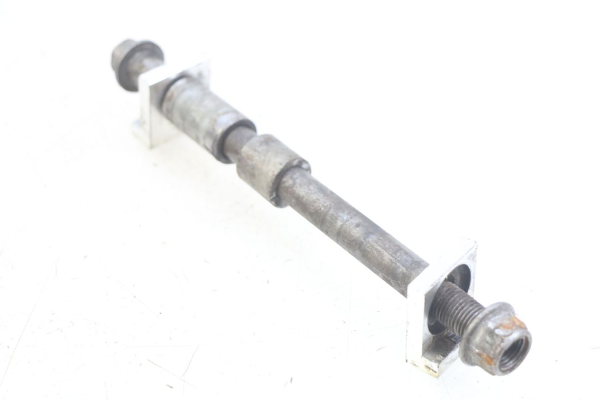 photo de AXE ROUE ARRIERE YCF PILOT 125 - Gros plan technique