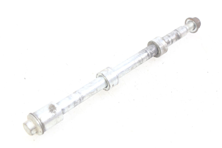 photo de AXE ROUE ARRIERE YAMASAKI RAPTOR 50 (2013 - 2018) - Gros plan technique