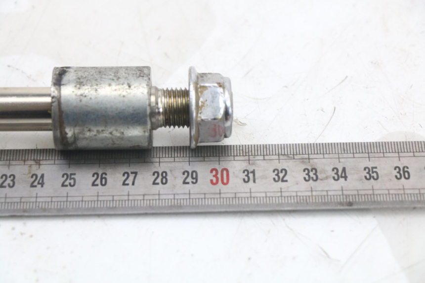 photo de AXE ROUE ARRIERE REGAL RAPTOR SPYDER 125 (2010 - 2018) - Autre angle de vue