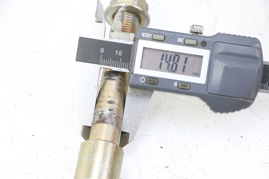 photo de AXE ROUE ARRIERE APOLLO RFZ 150 - Détail de la pièce