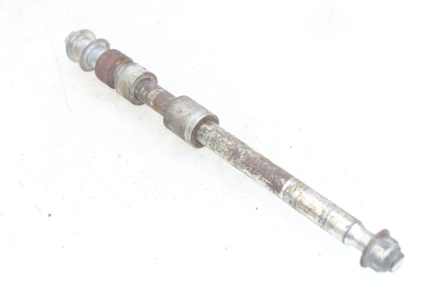 photo de AXE ROUE ARRIERE YAMASAKI ROADSTER 50 (2013 - 2018) - Gros plan technique