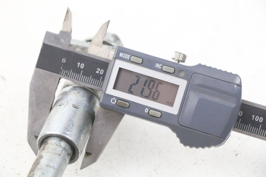 photo de AXE ROUE ARRIERE MINI MX ROOKIE 125 - Autre angle de vue