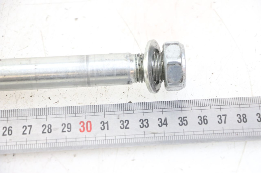 photo de AXE ROUE ARRIERE ROYAL ENFIELD HYMALAYAN 410 (2016 - 2023) - Zoom état d’usage