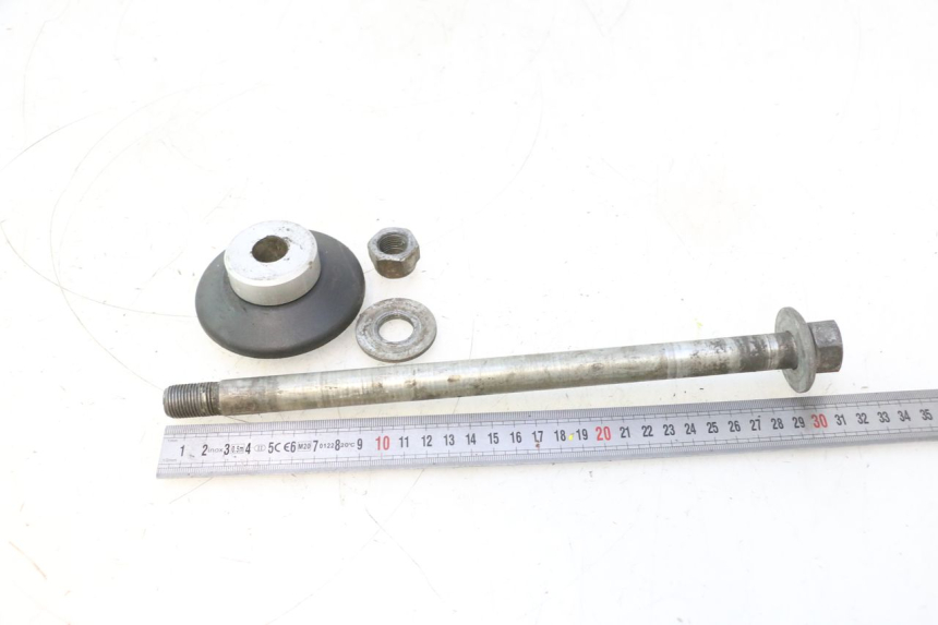 photo de AXE ROUE ARRIERE MZ RT 125 (2000 - 2008) - Gros plan technique