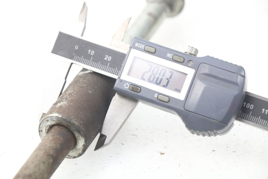 photo de AXE ROUE ARRIERE MASH SEVENTY FIVE 125 (2013 - 2021) - Autre angle de vue