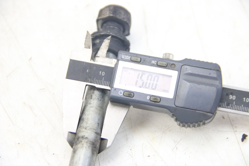 photo de AXE ROUE ARRIERE YAMAHA SR 125 (1982 - 2003) - Zoom état d’usage