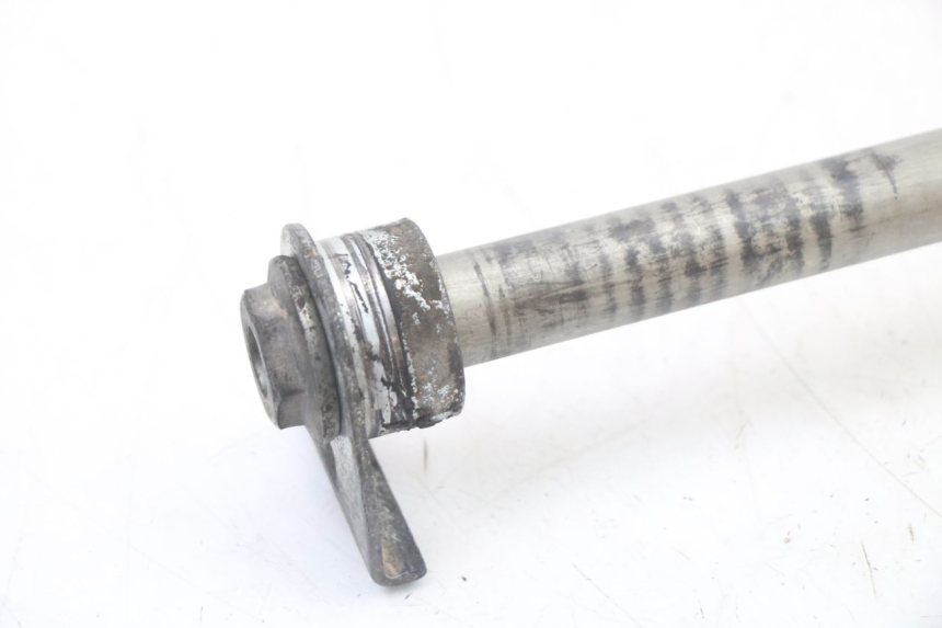 photo de AXE ROUE ARRIERE SUZUKI GSF S BANDIT 600 (2000 - 2004) - Détail de la pièce