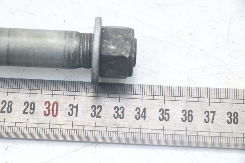 photo de AXE ROUE ARRIERE SUZUKI SV N 650 (1999 - 2002) - Zoom état d’usage