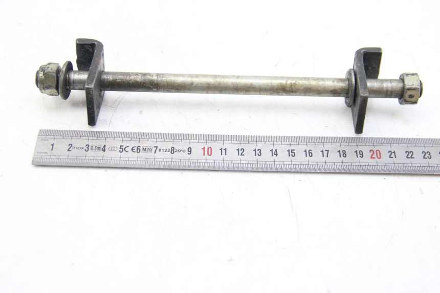 photo de AXE ROUE ARRIERE APRILIA SX 50 (2011 - 2017) - Autre angle de vue