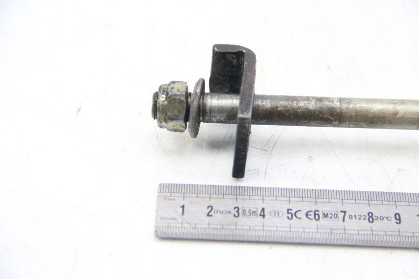 photo de AXE ROUE ARRIERE APRILIA SX 50 (2011 - 2017) - Gros plan technique