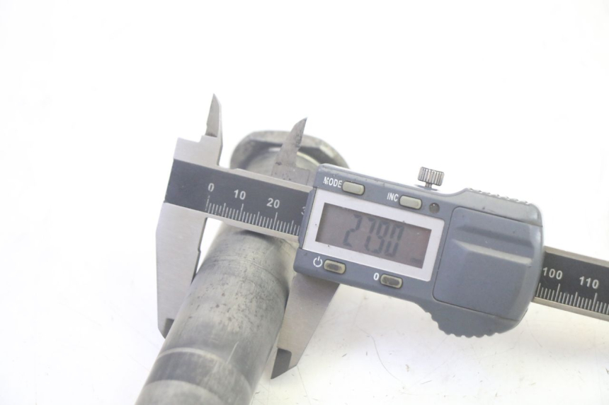 photo de AXE ROUE ARRIERE YAMAHA TDM ABS 900 (2002 - 2014) - Gros plan technique