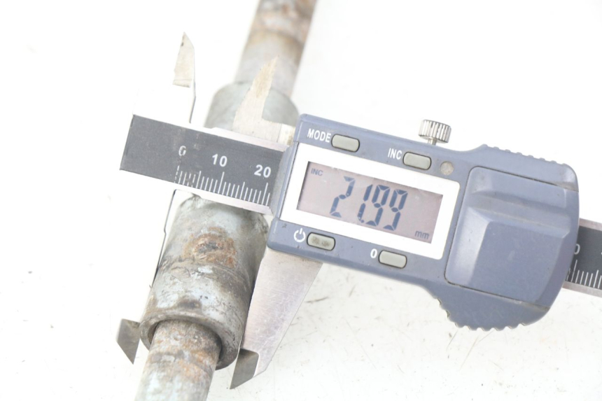 photo de AXE ROUE ARRIERE NITRO MOTORS THUNDER 125 - Zoom état d’usage