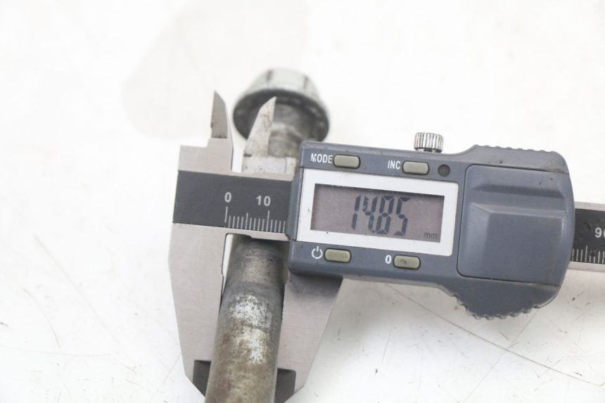 photo de AXE ROUE ARRIERE NITRO MOTORS THUNDER 125 - Autre angle de vue