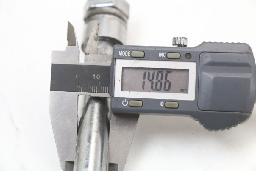 photo de AXE ROUE ARRIERE KEEWAY TX 50 (2008 - 2015) - Autre angle de vue