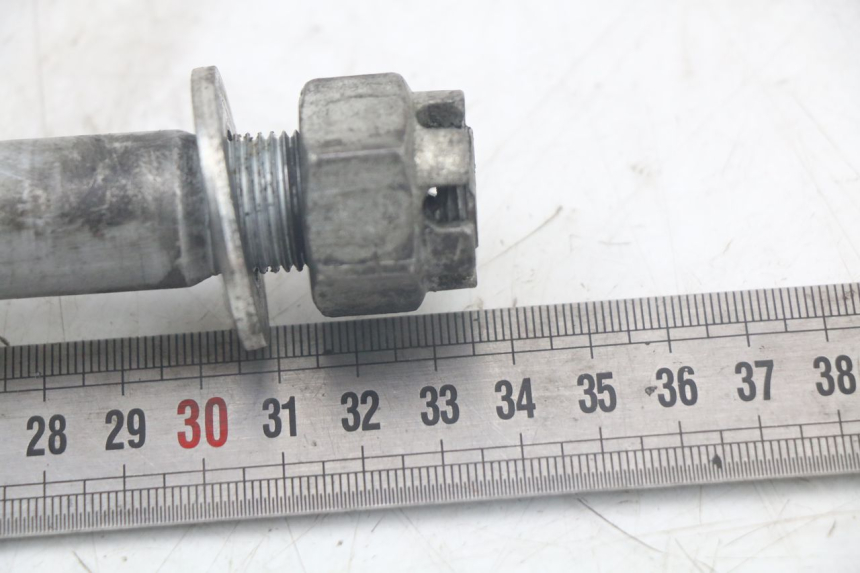 photo de AXE ROUE ARRIERE KAWASAKI VERSYS ABS 650 (2015 - 2018) - Zoom état d’usage