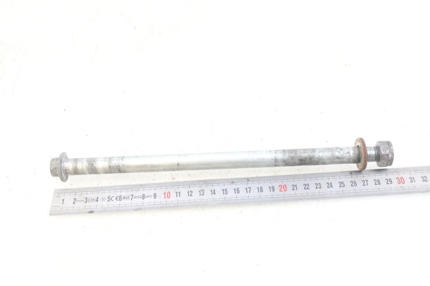 photo de AXE ROUE ARRIERE DAELIM VL DAYSTAR 125 (2000 - 2011) - Autre angle de vue