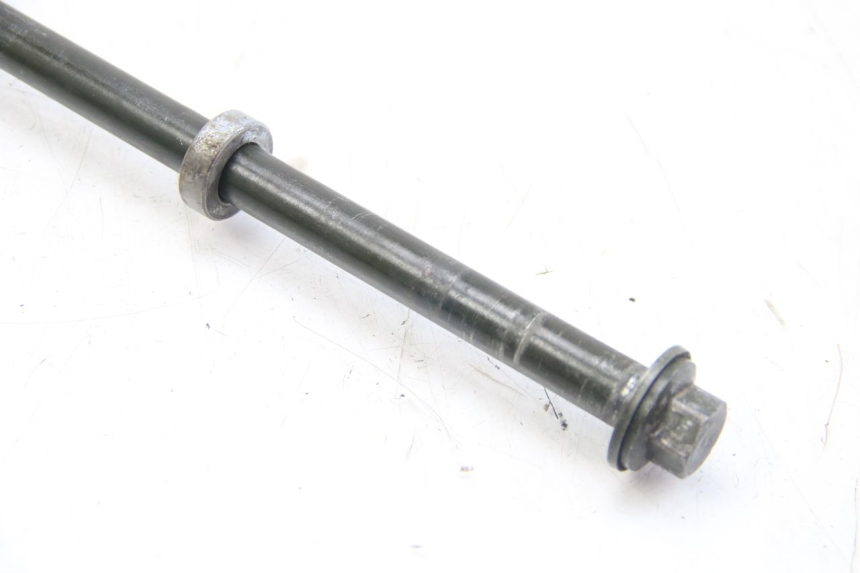 photo de AXE ROUE ARRIERE SYM WOLF SB 125 (2011 - 2018) - Autre angle de vue