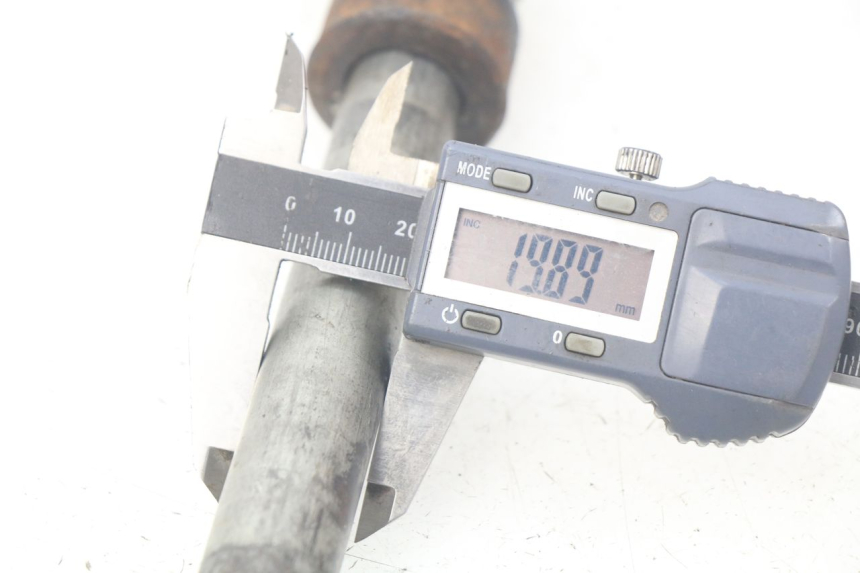 photo de AXE ROUE ARRIERE SUZUKI XF FREEWIND 650 (1997 - 2003) - Zoom état d’usage