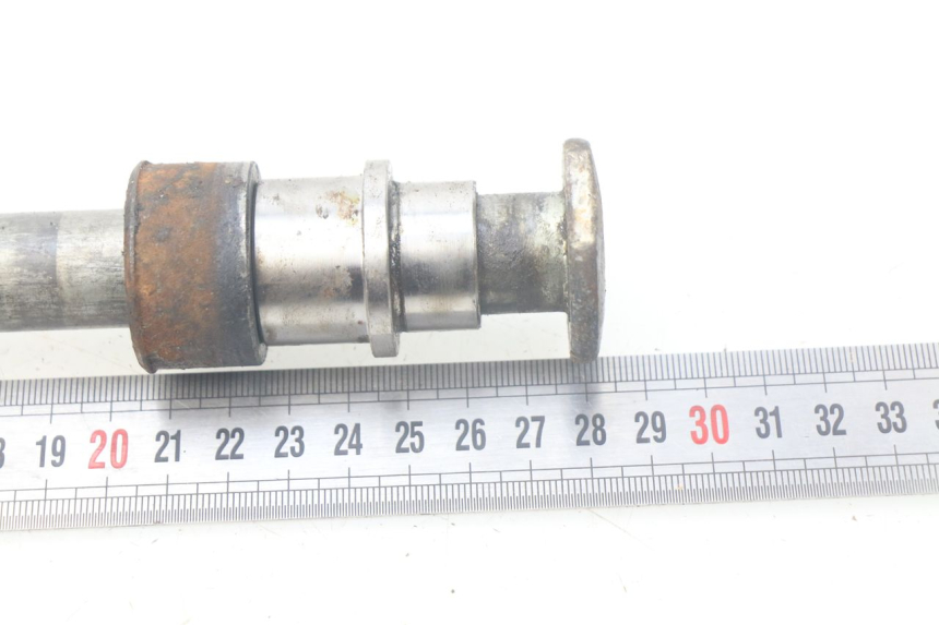 photo de AXE ROUE ARRIERE SUZUKI XF FREEWIND 650 (1997 - 2003) - Autre angle de vue