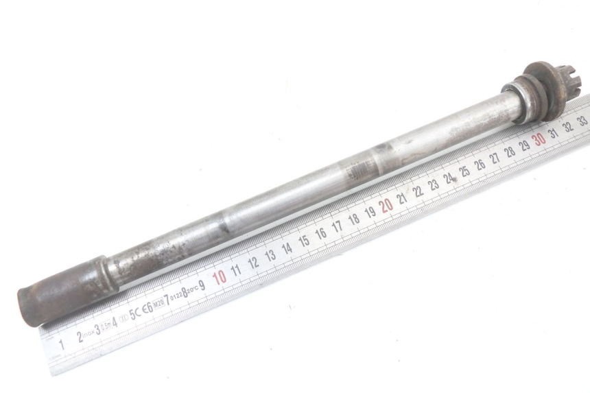 photo de AXE ROUE ARRIERE YAMAHA XJ F 900 (1983 - 1994) - Détail de la pièce