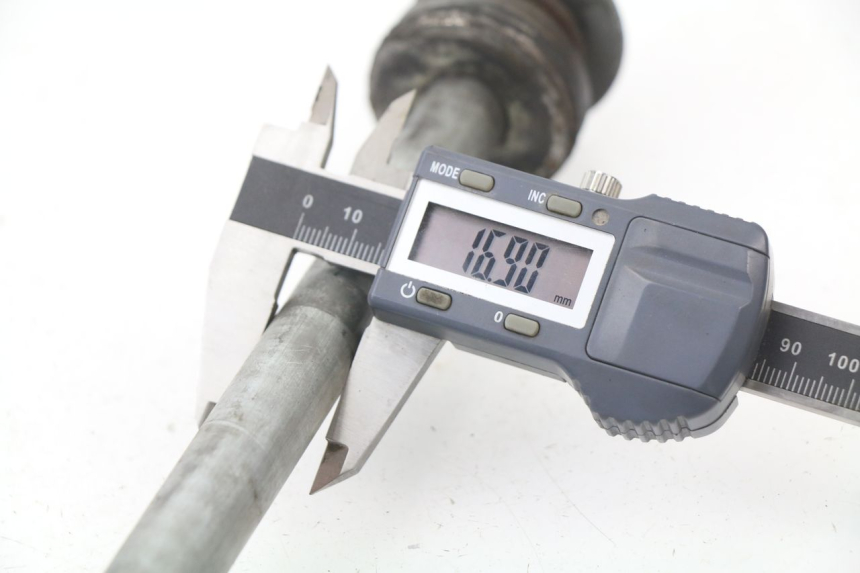 photo de AXE ROUE ARRIERE YAMAHA XJN XJ N DIVERSION 600 (1994 - 1997) - Zoom état d’usage