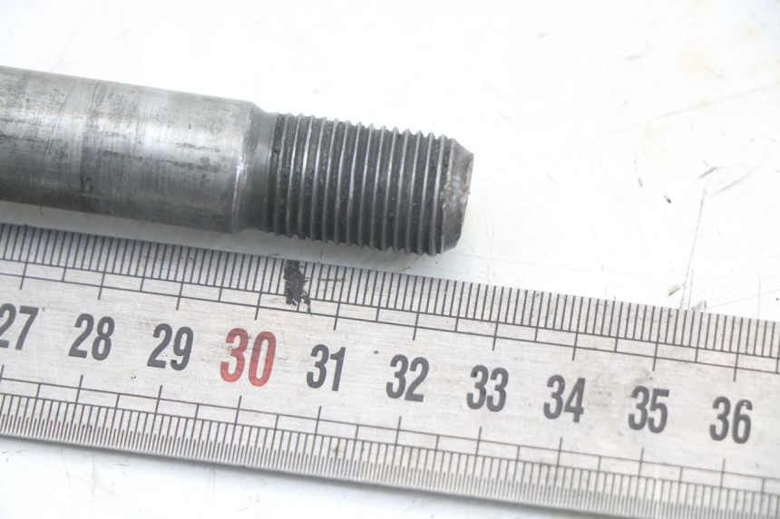 photo de AXE ROUE ARRIERE YAMAHA XJS DIVERSION 600 (1997 - 1999) - Zoom état d’usage