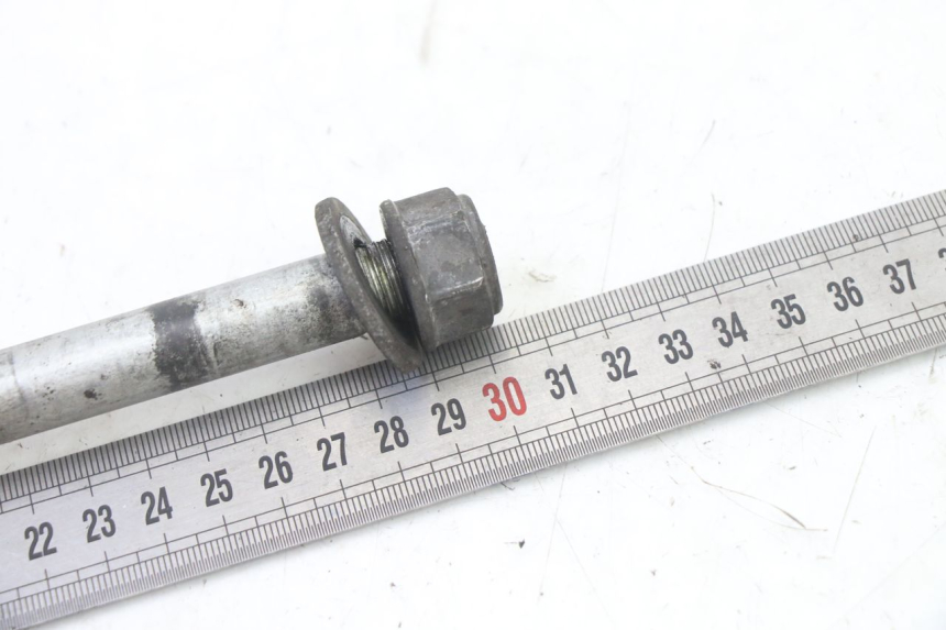 photo de AXE ROUE ARRIERE HONDA XLV VARADERO 125 (2000 - 2006) - Autre angle de vue