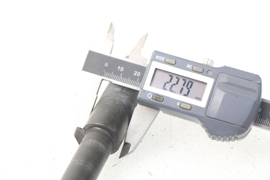 photo de AXE ROUE ARRIERE YAMAHA XP T-MAX TMAX ABS 500 (2004 - 2007) - Autre angle de vue