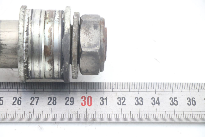 photo de AXE ROUE ARRIERE YAMAHA FZ6 FAZER S2 600 (2007 - 2011) - Autre angle de vue