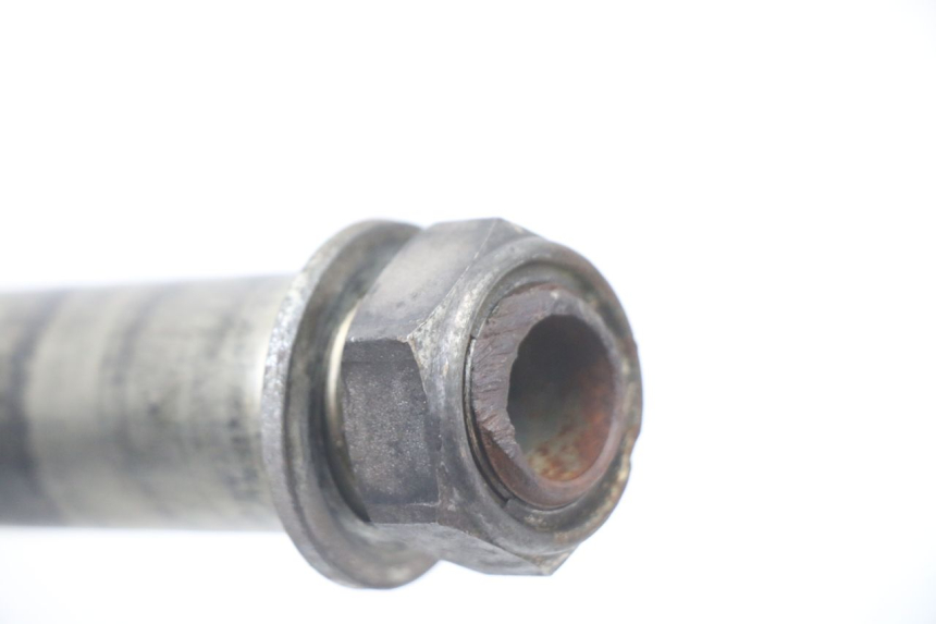 photo de AXE ROUE ARRIERE YAMAHA FZ6 FAZER S2 600 (2007 - 2011) - Gros plan technique