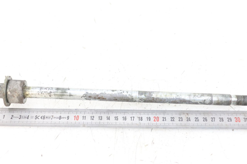 photo de AXE ROUE ARRIERE YAMAHA XVS DRAG STAR DRAGSTAR 650 (1997 - 2007) - Zoom état d’usage