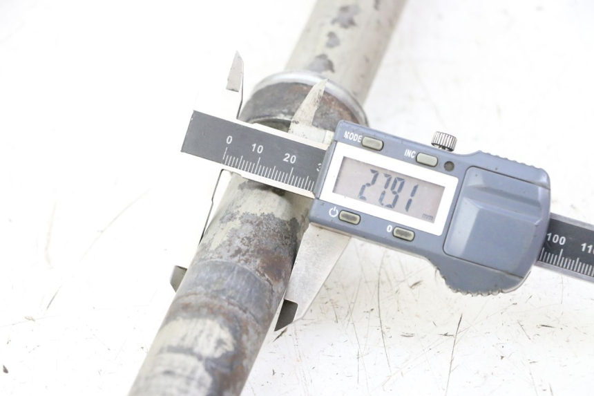 photo de AXE ROUE ARRIERE YAMAHA YP T-MAX TMAX 530 (2017 - 2020) - Autre angle de vue