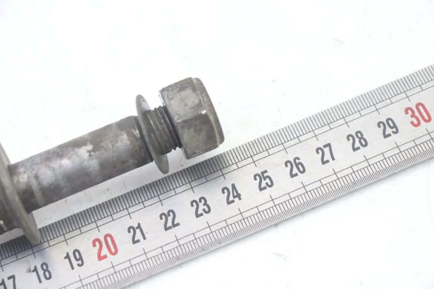 photo de AXE ROUE ARRIERE YAMAHA YZ 85 (2022 - 2025) - Autre angle de vue