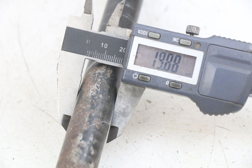 photo de AXE ROUE ARRIERE YAMAHA YZF R THUNDERCAT 600 (1996 - 2003) - Autre angle de vue