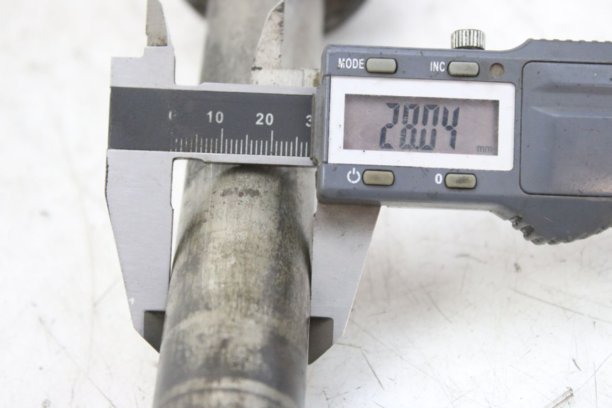 photo de AXE ROUE ARRIERE YAMAHA YZF R1 1000 (2007 - 2008) - Zoom état d’usage