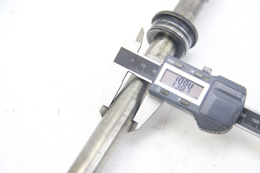 photo de AXE ROUE ARRIERE KAWASAKI Z ABS 1000 (2014 - 2020) - Détail de la pièce