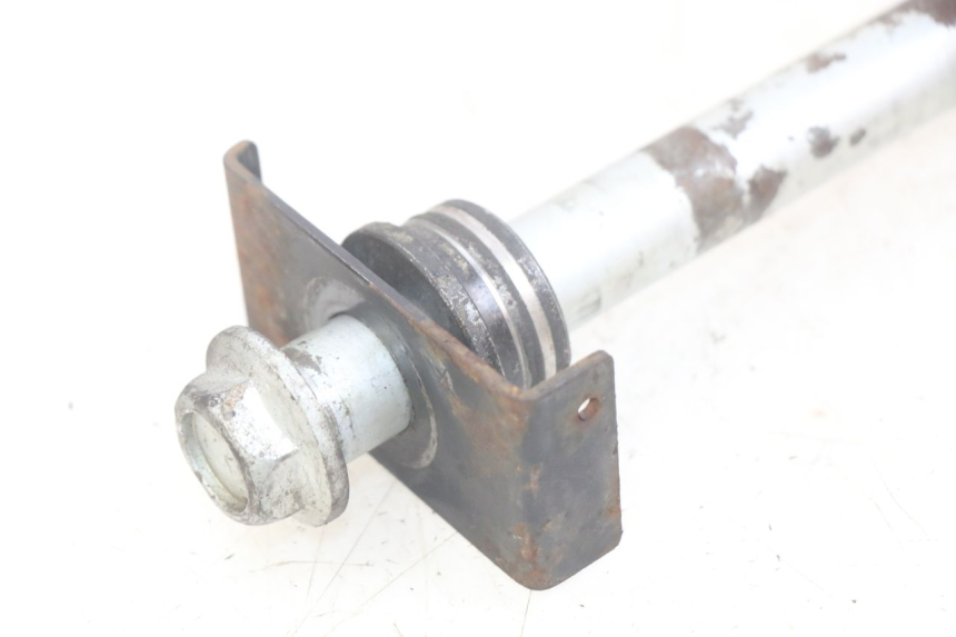 photo de AXE ROUE ARRIERE KAWASAKI Z 750 (2007 - 2013) - Gros plan technique