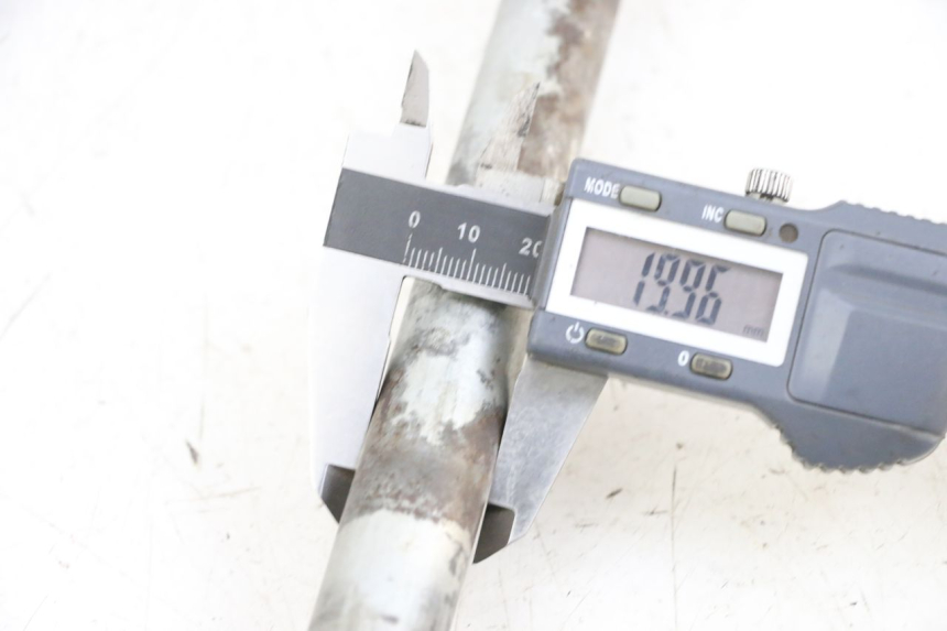 photo de AXE ROUE ARRIERE KAWASAKI ZR 7 750 (1999 - 2004) - Détail de la pièce