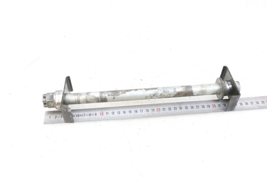 photo de AXE ROUE ARRIERE KAWASAKI ZR 7 750 (1999 - 2004) - Autre angle de vue