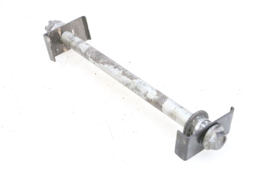 photo de AXE ROUE ARRIERE KAWASAKI ZR 7 750 (1999 - 2004) - Gros plan technique