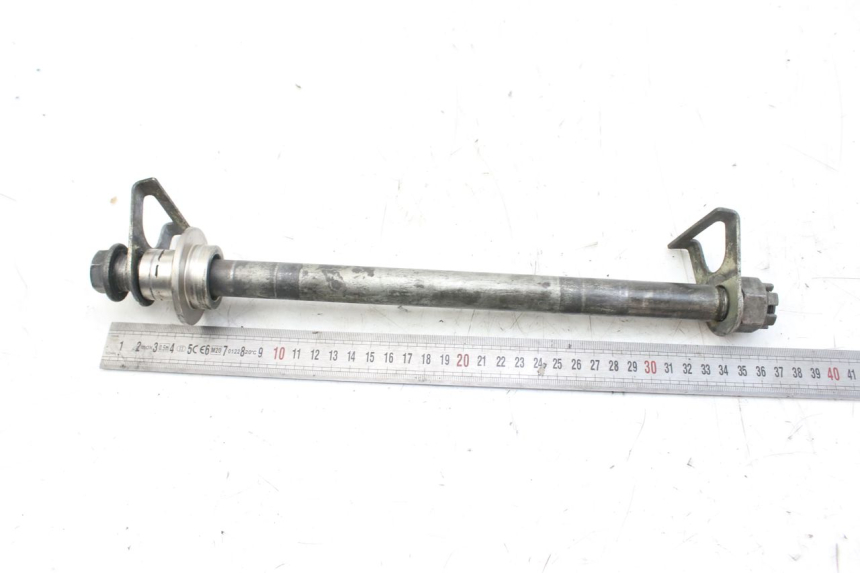 photo de AXE ROUE ARRIERE KAWASAKI ZX-6R ZX6R 600 (1995 - 1997) - Gros plan technique