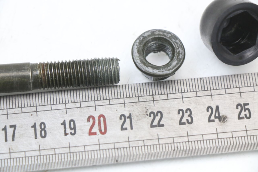 photo de Front wheel axle E-MAX 80L 1 (2011 - 2014) - Zoom état d’usage