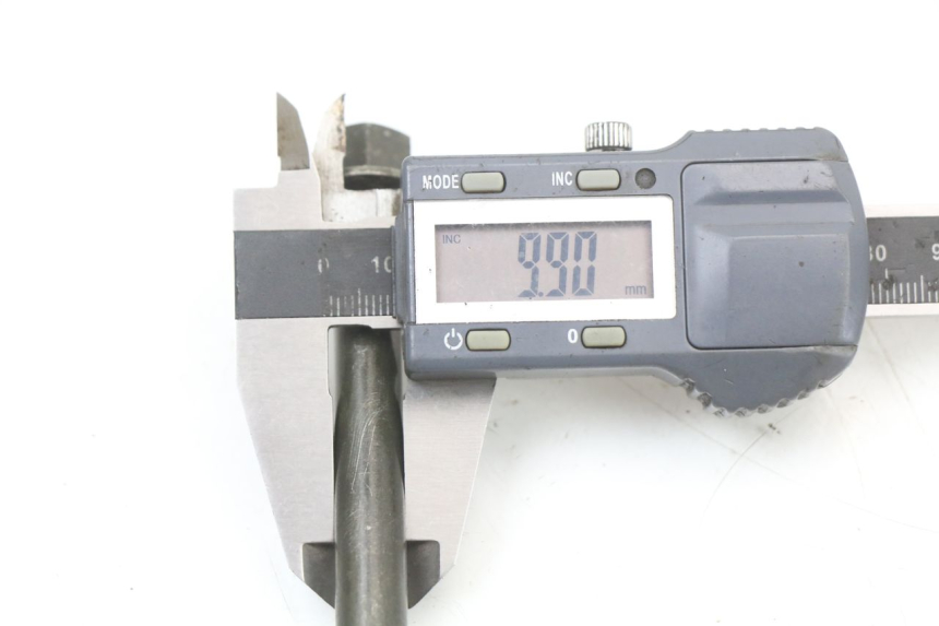 photo de Front wheel axle E-MAX 80L 1 (2011 - 2014) - Autre angle de vue