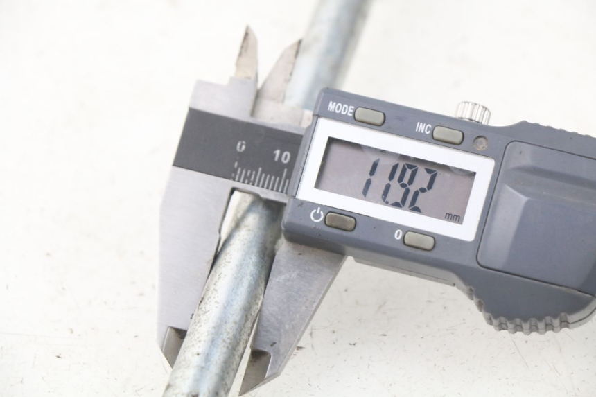 photo de AXE ROUE AVANT KYMCO AGILITY 4T 50 (2018 - 2022) - Autre angle de vue