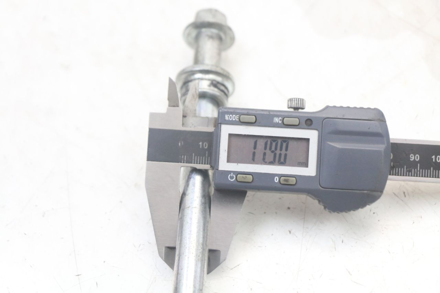 photo de AXE ROUE AVANT KYMCO AGILITY 4T 50 (2018 - 2022) - Autre angle de vue