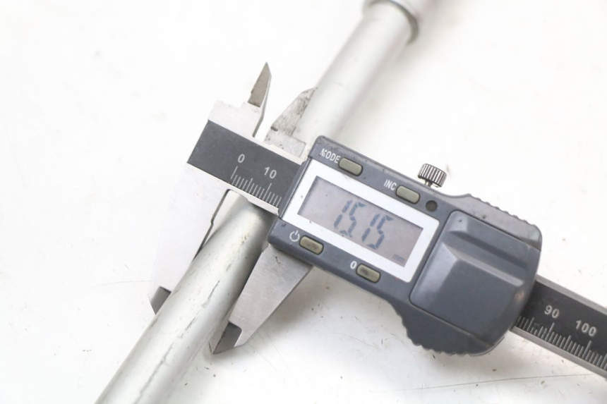 photo de AXE ROUE AVANT APRILIA SR MOTARD 50 (2012 - 2018) - Vue d’ensemble