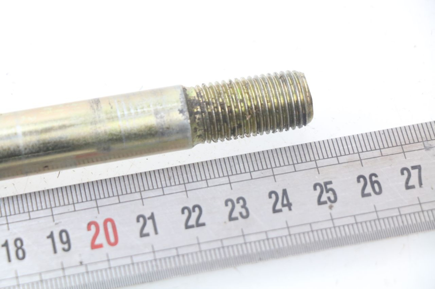 photo de AXE ROUE AVANT HYOSUNG AQUILA GV 125 (2009 - 2016) - Autre angle de vue